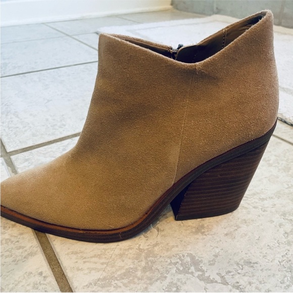 NWOT Vince Camaro Taupe Suede Booties sz 7.5 (38) women’s - Picture 7 of 9